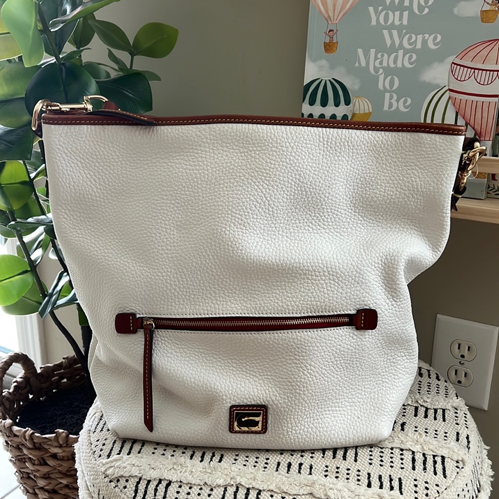 Dooney & Bourke white leather shoulder bag